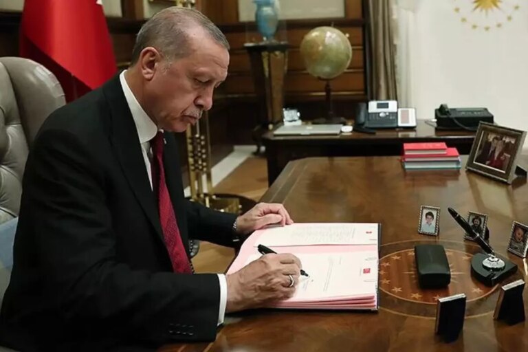 erdoganin-imzasiyla-13-universiteye-yeni-rektor-atandi-9tgtvjhA.jpg