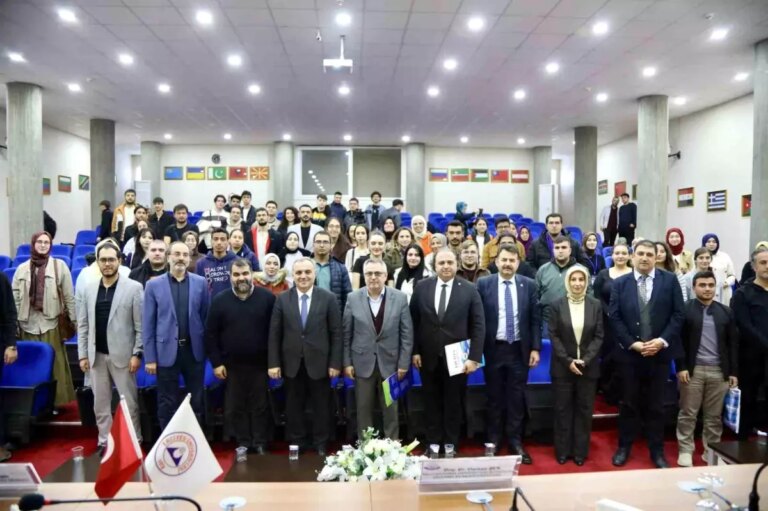 suriyedeki-gelismeler-ve-turkiyeye-etkileri-paneli-duzenlendi-dGxV54JZ.jpg
